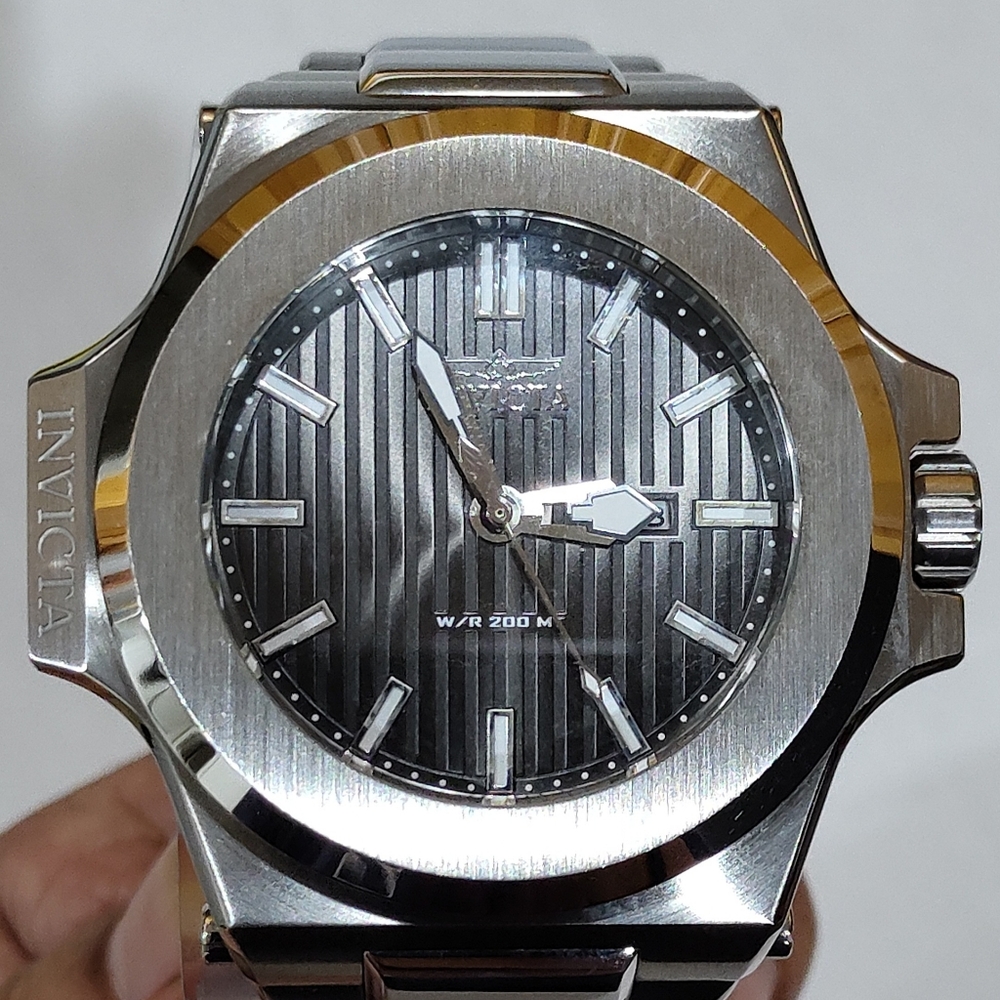 Invicta 58mm Akula Gunmetal Dial With A Polished Stainless Steel Band.